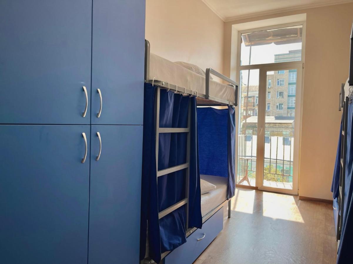 Hostel On Universytet Kiev Bagian luar foto